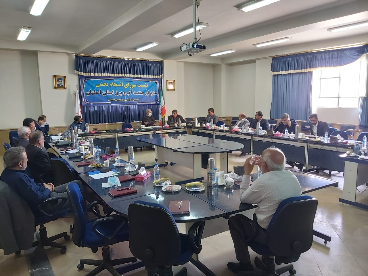 جلسه شورای انسجام بخشی شرکت‌های صنعت آب و برق استان اصفهان برگزار شد