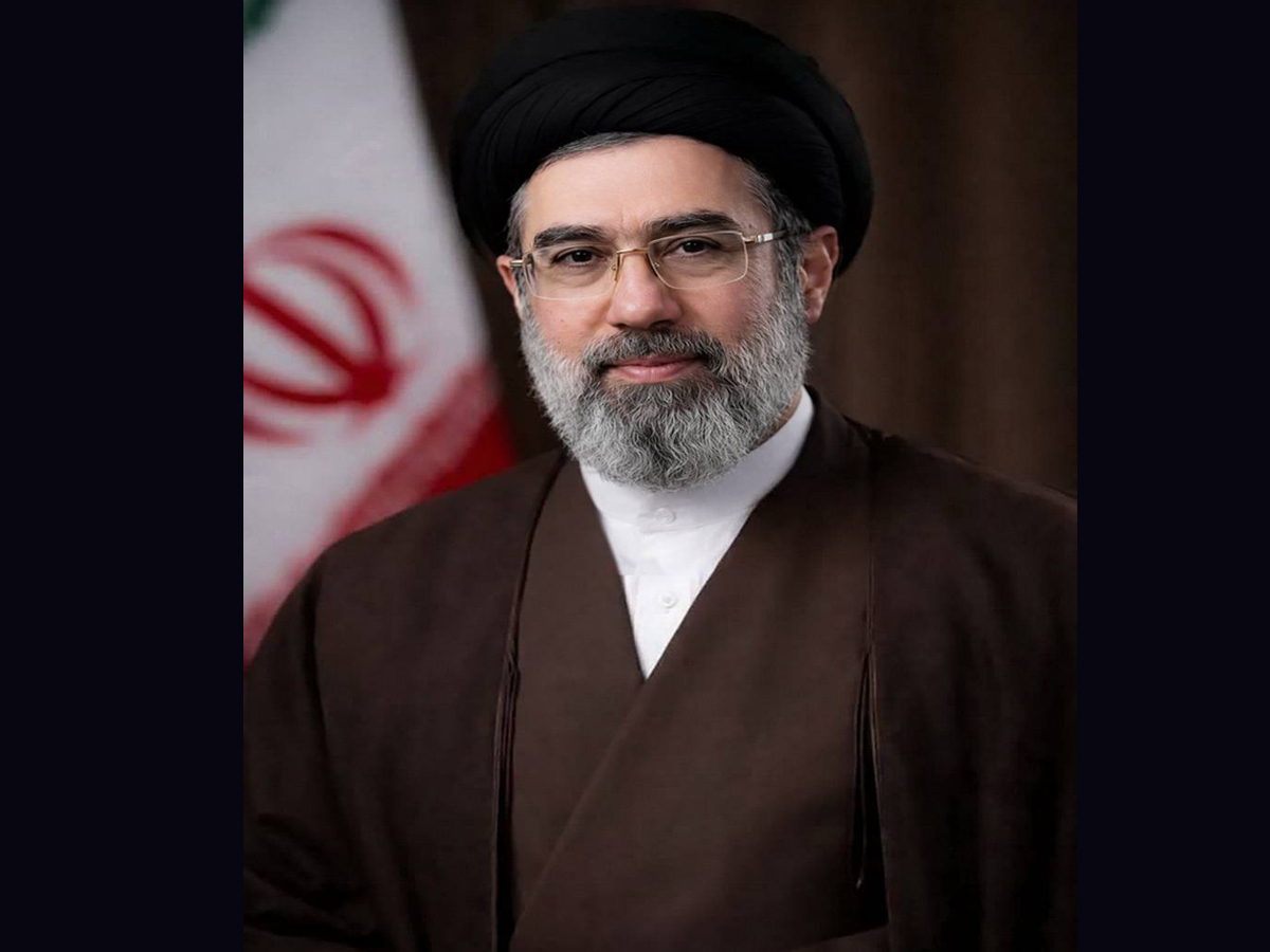 عهد پایدار با ولی امر امت اسلام / تداوم راه عزت آفرین فرزانه شهید با سکانداری آیت الله سید مجتبی خامنه ای