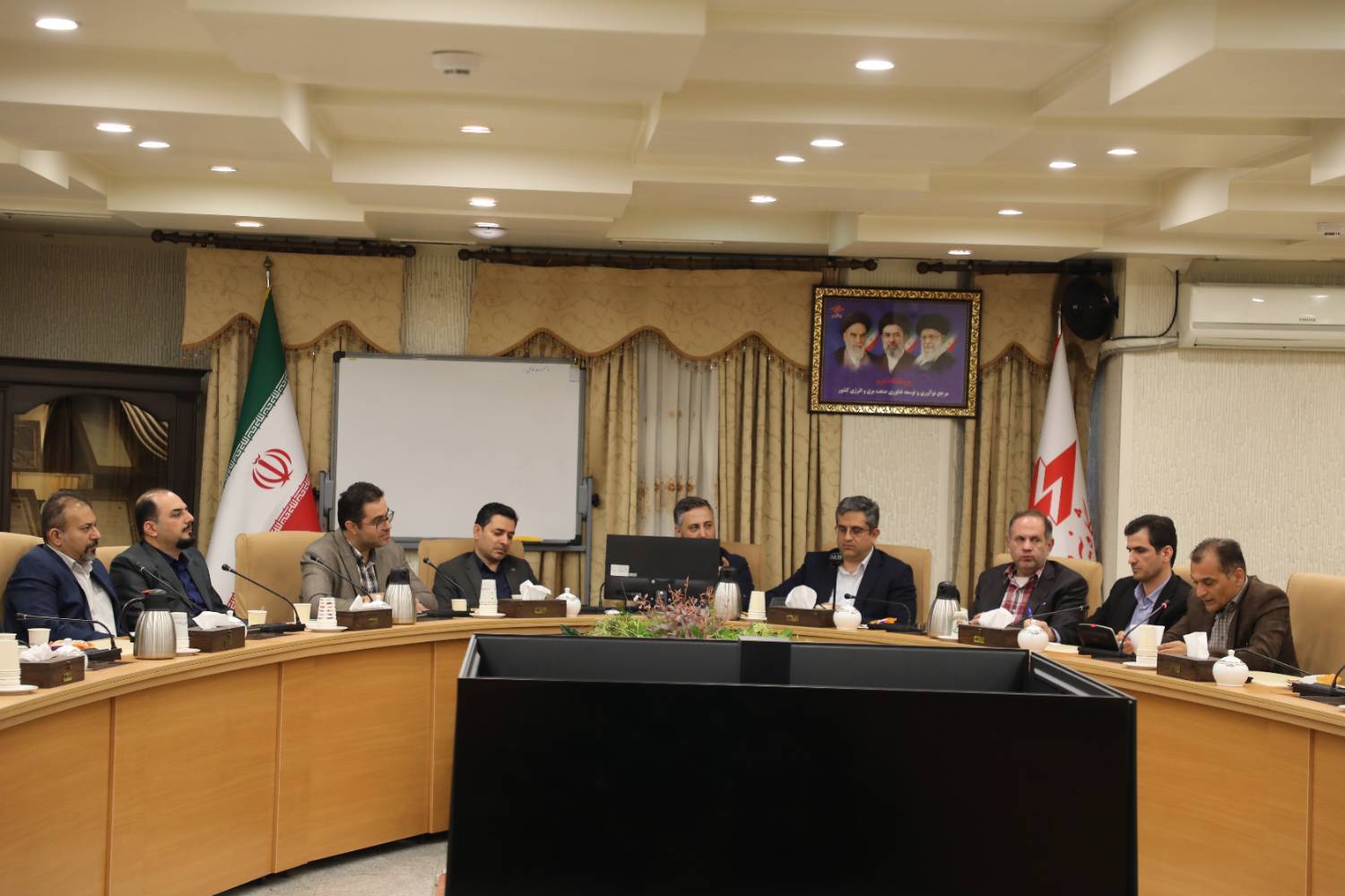 آیین تودیع و معارفه رئیس پژوهشکده انرژی و محیط زیست پژوهشگاه نیرو برگزار شد