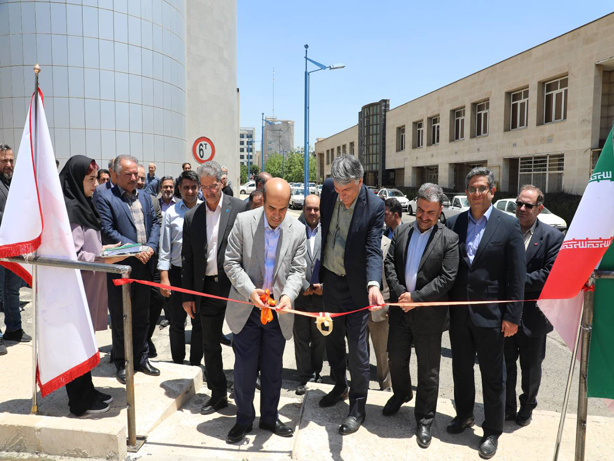نیروگاه خورشیدی آموزشی ۱۵ کیلوواتی پژوهشگاه نیرو افتتاح شد / گامی مؤثر برای تربیت نیروی انسانی متخصص و تحقق برنامه توسعه ۳۰ هزار مگاواتی انرژی‌های تجدیدپذیر کشور