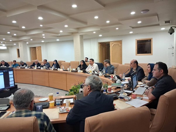 نشست نهایی تدوین دستورالعمل الزامات و مشخصات فنی به‌کارگیری اینورترهای هیبریدی در نیروگاه‌های فتوولتاییک پشت بامی در پژوهشگاه نیرو برگزار شد